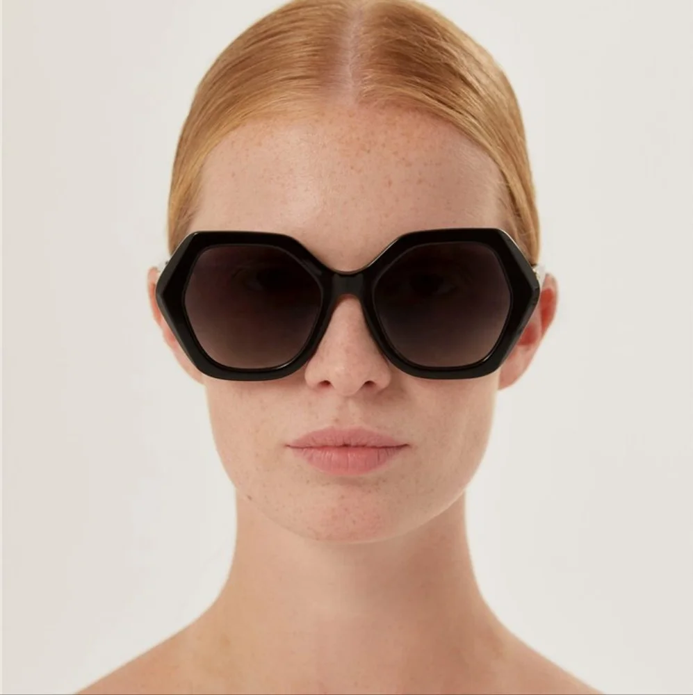 💯 - New Authentic Dolce and Gabbana Gradient Black Irregular Ladies Sunglass…